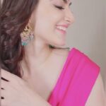 Shivaleeka Oberoi Instagram - When 2 trends are remixed! ✨ 🩵 or 🩷? #Trending #InstagramReels #Traditional #GlamGlam #ReelItFeelIt 😌