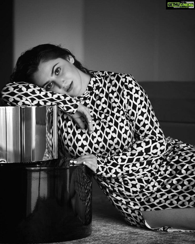 Shivaleeka Oberoi Instagram - The beauty of contrast 🖤✨