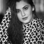 Shivaleeka Oberoi Instagram – The beauty of contrast 🖤✨