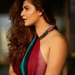 Shivaleeka Oberoi Instagram – Tropic like it’s hot! 🌴☀️🦋🌺
📸 @anamika_