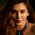Shivaleeka Oberoi Instagram – Tropic like it’s hot! 🌴☀️🦋🌺
📸 @anamika_