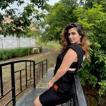 Shivaleeka Oberoi Instagram - Nature’s detox : unplug & reconnect. 🧘🏻‍♀️🍃 #Weekend #Detox #IntoTheWoods #Inhale #Exhale 🌬️