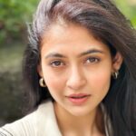 Shivangi Khedkar Instagram – Living life for the moment🌻