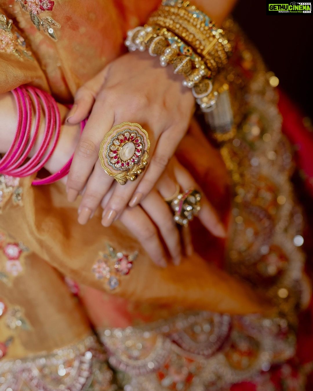 Shivangi Khedkar Instagram - वो नूर का झरना है ✨ Jewellery: @mkjewels_india Makeup: @forumgami_artistry Hair : @hairbykrinashah Outfit: @emiraasbyindrani Photographer: @fotocaters @lifestylebyfotocaters . . . #lehenga #indianwear #fashion