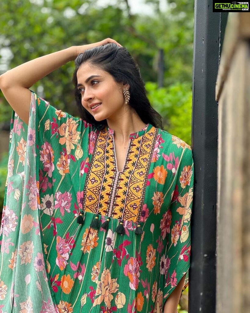 Shivangi Khedkar Instagram - Waves of Green @sewtableclothing . . . #clothingbrand #collaboration #dresses #vegastartalent #fashion @vegastar.entt