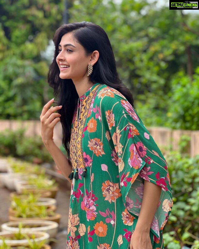 Shivangi Khedkar Instagram - Waves of Green @sewtableclothing . . . #clothingbrand #collaboration #dresses #vegastartalent #fashion @vegastar.entt