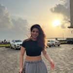 Shivani Jha Instagram – Jinka koi nai hota , unki neend puri hoti hai