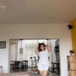 Shivani Jha Instagram - Tag that girl 🥰 #reels #explore #trending #shivanijha #viral #saree #girls