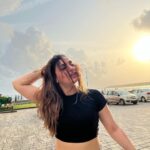 Shivani Jha Instagram – Jinka koi nai hota , unki neend puri hoti hai