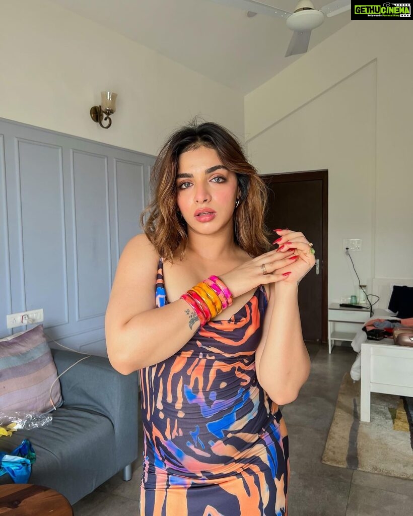 Shivani Jha Instagram - Pretty on purpose (Foodbumpgamestrong)