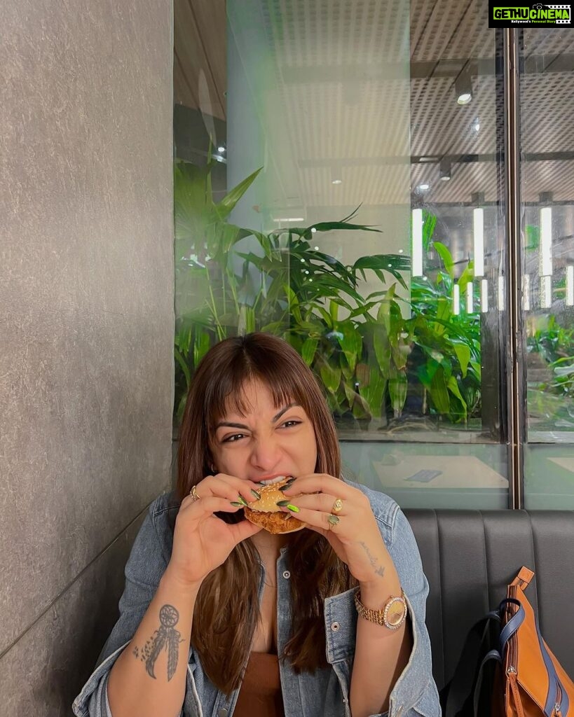 Shivani Jha Instagram - Attachment 🧷 • Got bangs and finished my burger within seconds • My eye changes to brown in the Sun • Alligator nails • Got red light therapy for free • Ate the new Starbucks hazelnut triangle • Mera pyar Delhi, India