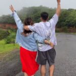 Shivani Jha Instagram – You + Me + this weather = sukoon
@bee_vani_ 
#viral #instagram #couplegoals #janiye