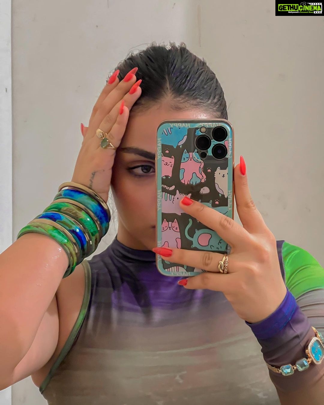 Shivani Jha Instagram - Iām to young to be this old #25 š