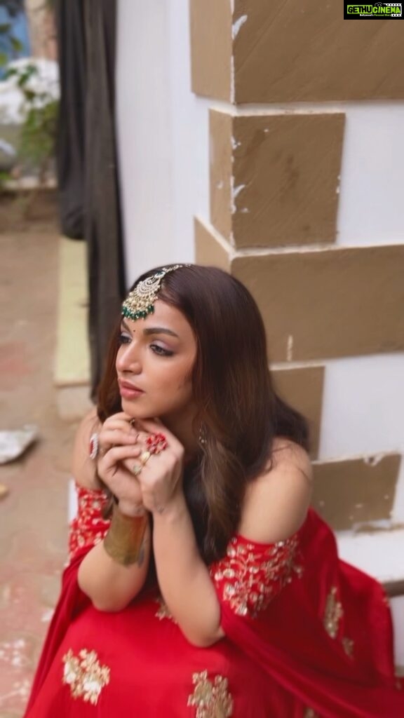 Shivani Jha Instagram - Main kaisi lag rahi hu?🙈 #Shivanijha #reels #viral #bhagyalakshmi