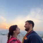 Shivani Jha Instagram – Post workout reel 😂👻

Couples reels viral #trending