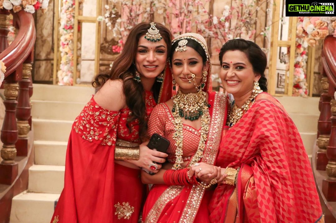 Shivani Jha Instagram - Just US ❤️ #Bhagyalakshmi 🧿