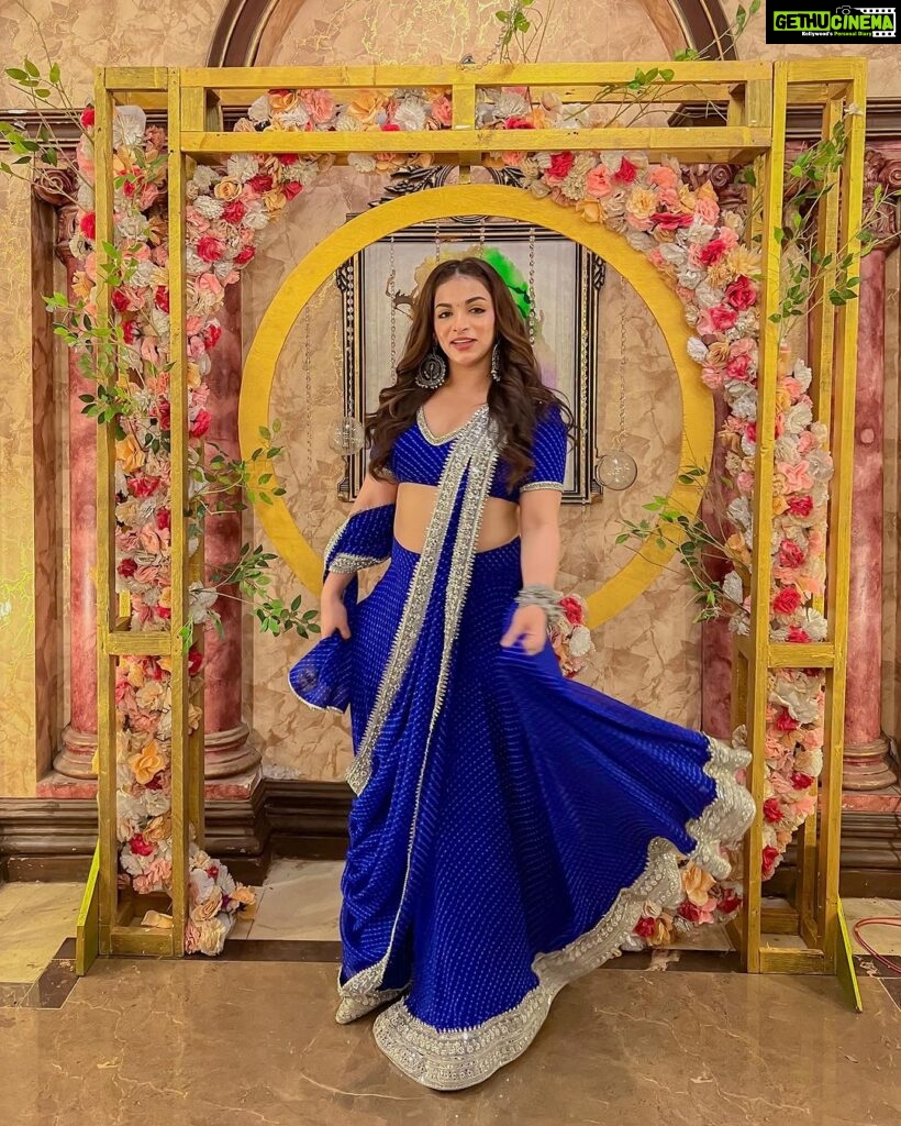Shivani Jha Instagram - Happy Ganesh Chaturthi 🤍 Fav time of the year🌸 #Shivanijha #bhagyalakshmi