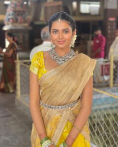 Shivani Rajashekar Instagram - Swipe till the end to see true feelings🙏🏻
Jewellery @orafojewels ❤️