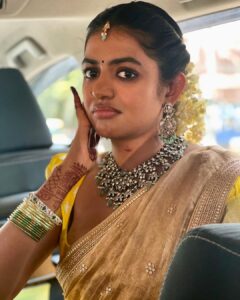 Shivani Rajashekar Instagram - Swipe till the end to see true feelings🙏🏻
Jewellery @orafojewels ❤️