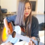 Shraddha Sharma Instagram - 'Gumsum' by @akankshabmusic has got me through some hard times. I am beyond grateful to have come across this beautiful song. Tried to sing it a little today- hope it makes you feel the things that it does for me ❤ . . . . . #reelsindia #reelitfeelit #music #indiesongs #indiemusic #reelkarofeelkaro