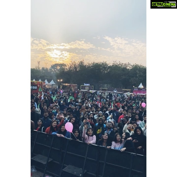 Shraddha Sharma Instagram - Swipe for videos :) My family, my friends and everyone that matters were here and that’s why this show was so special to me. Thank you @bohobazaarfleamarket for having me and everyone who was was part of this show. @yourseventfully @vibhorhasija @pareekjaishrut @saroshtariqofficial @kartikofficial15 @saiprasanna__ @ankushmahajanmusic ❤️ Photo credits- @whitehoodfilms