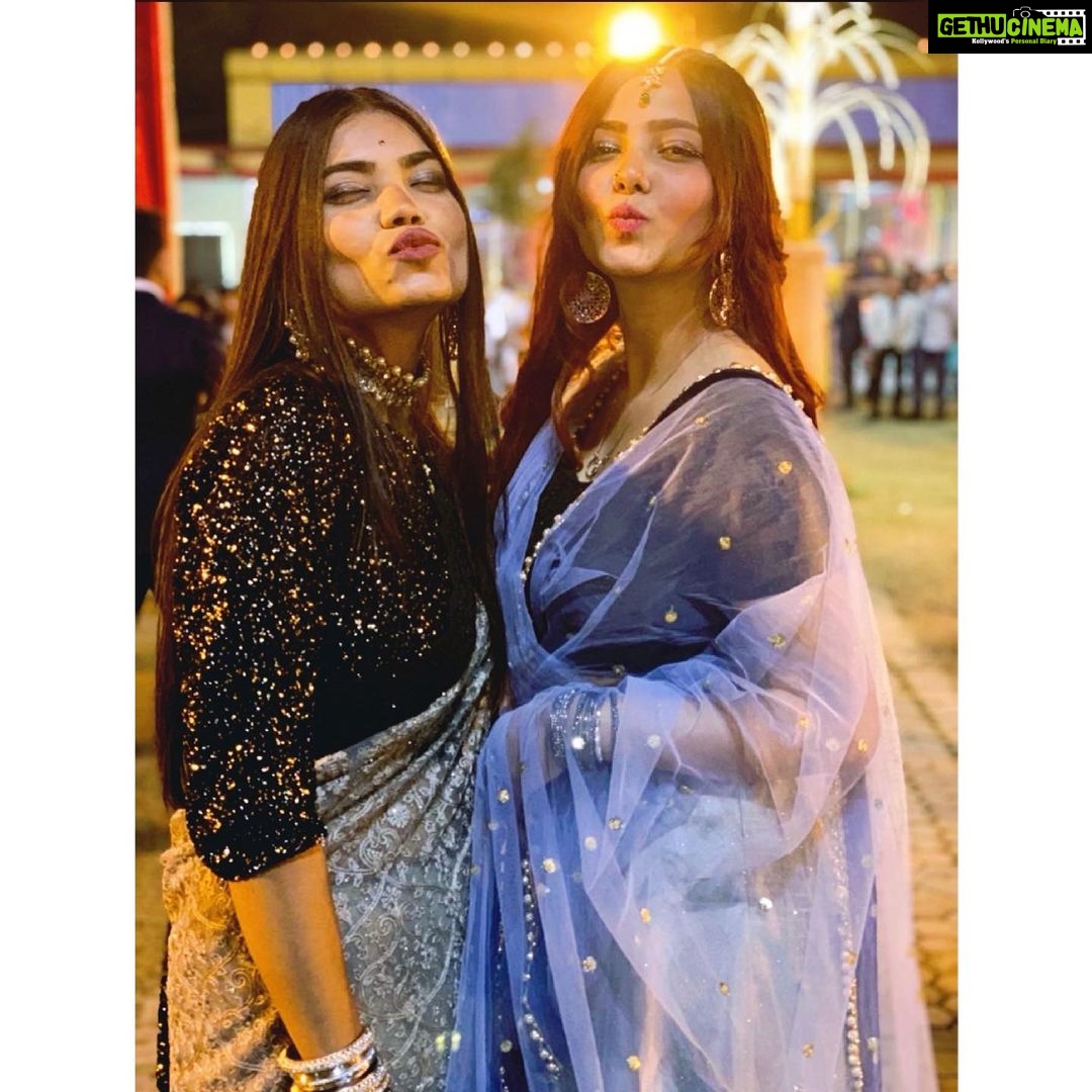 Shraddha Sharma - 10.2K Likes - Gonna tell my kids how one day a BAT woke up and chose violence and this was before that.