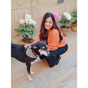 Shraddha Sharma Instagram - I am so tired of dogs asking to take pictures with me🙎🏻‍♀️