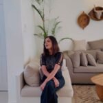 Shraddha Sharma Instagram – Thode Se Kam Ajnabi is so close to my heart, and I am happy to sing it and share with you guys. @kapoorhimani has done wonders with this one and all my heart for it❤️

Produced by- @sarthakmusicc (to many more)
Shot by- @paramsonavane ( love you bro)