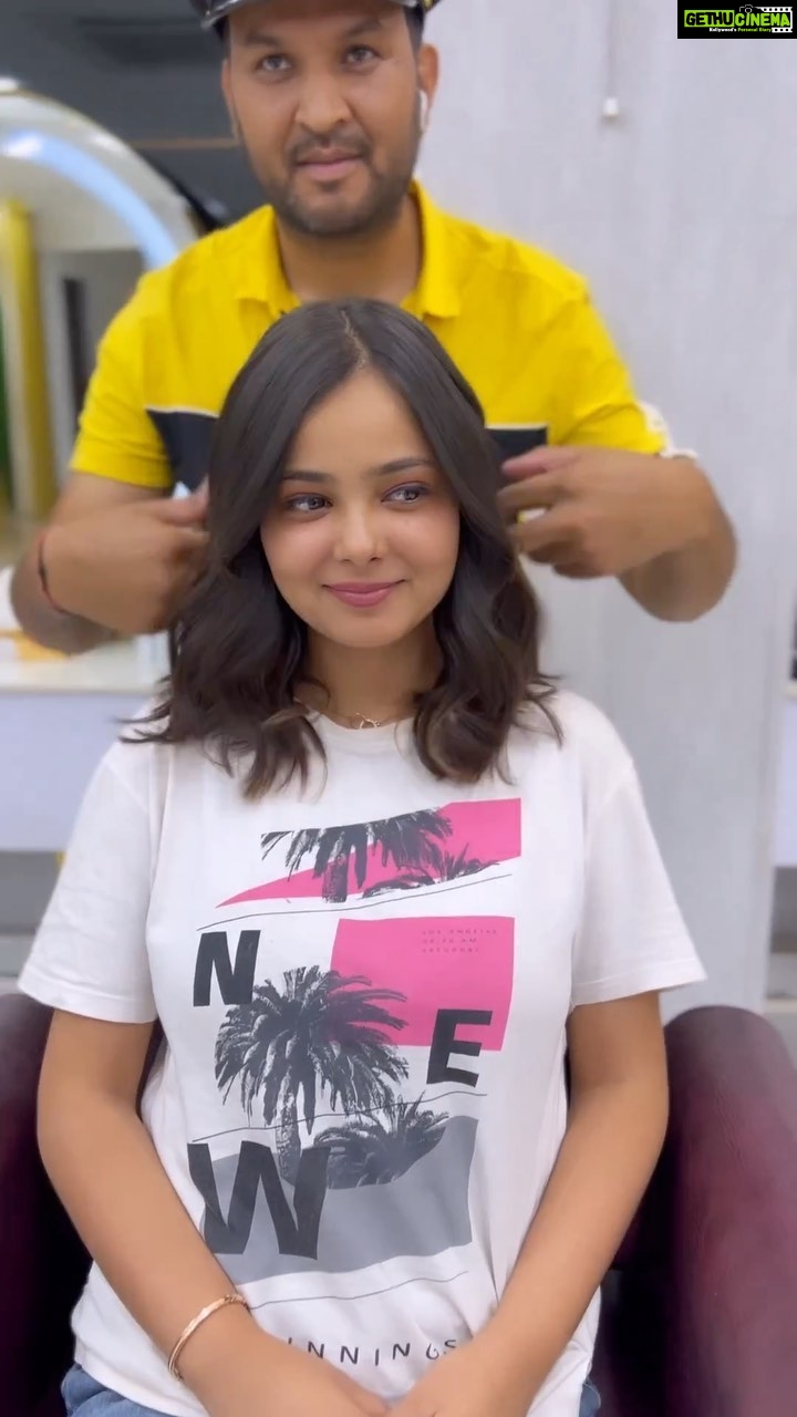 Shraddha Sharma Instagram - We tried this haircut on @shadyblush and look how beautiful it turned out.that’s loks soo Preety 😍😍 she is soo kinde #hairlover #haircut #hairstyle #hair ideas #hairart #shothaircut #shothairstyle🤍 #trandinghairstyle #trandingpost #trandingvideo #videooftheday #viralvideos Hair texture unisex salon
