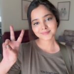 Shraddha Sharma Instagram - Suno Na Sangemarmar is so much fun to sing if you just look at it vocally specially the antra. Beautiful beautiful composition by Sonith George and sung by @arijitsingh. Hope you enjoy ❤️🌻