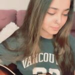 Shraddha Sharma Instagram - Bairi Piya is one of my absolute favourite songs but I just wanted to sing it in my own way because there is no way anyone can do justice to the original. But yeah I hope you enjoy it :))))