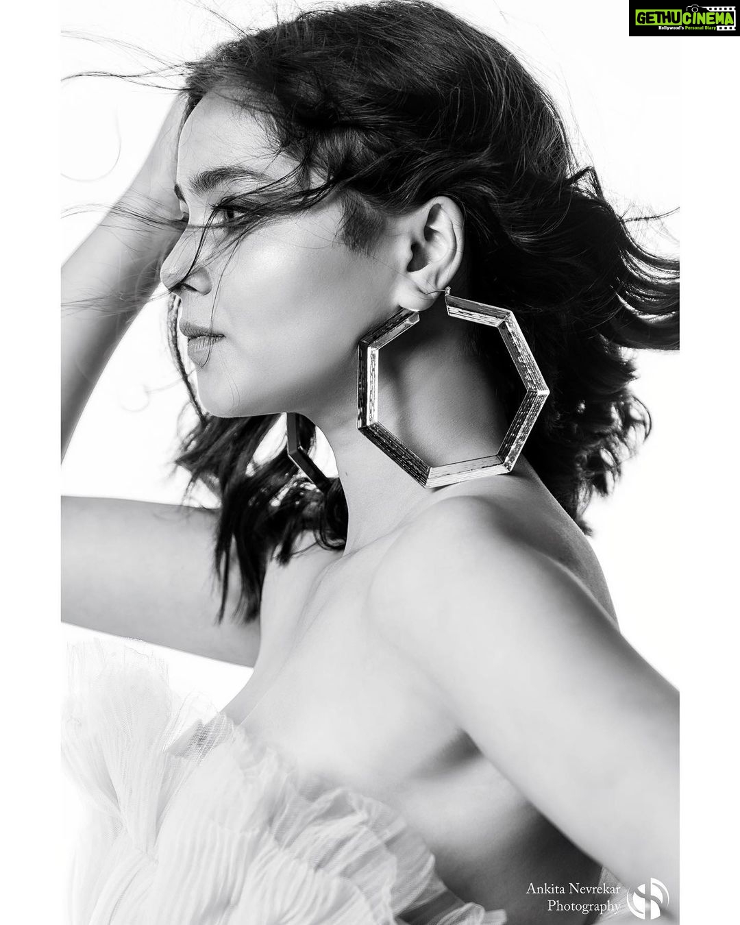 Shraddha Sharma Instagram - Only Slay and Play! ✨✨✨✨✨✨✨✨✨✨ Which one’s your favourite? Pictures- The coolest @ankitanevrekar_photography Styling-My babe @catandthecloset Make up and Hair- @anishachawla Thank you @myqyuki for letting me use your awesome studio❤️ @yourseventfully @ye.rosy