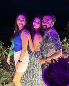 Shraddha Sharma Instagram - I have five friends in total that I care about and those who actually care about me. Two of them got me here to help me swim as I was getting a little tired before I finally reach the shore. Friends who are really your friends are the rarest in the world, let’s try and keep them close as much as we can in this life we have. Good morning 🌻