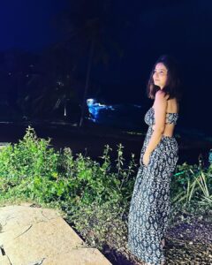 Shraddha Sharma Instagram - I have five friends in total that I care about and those who actually care about me. Two of them got me here to help me swim as I was getting a little tired before I finally reach the shore. Friends who are really your friends are the rarest in the world, let’s try and keep them close as much as we can in this life we have. Good morning 🌻