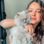 Shraddha Sharma Instagram - Just wanted to show what having a cat around usually looks like. Usually. @lunamonkey