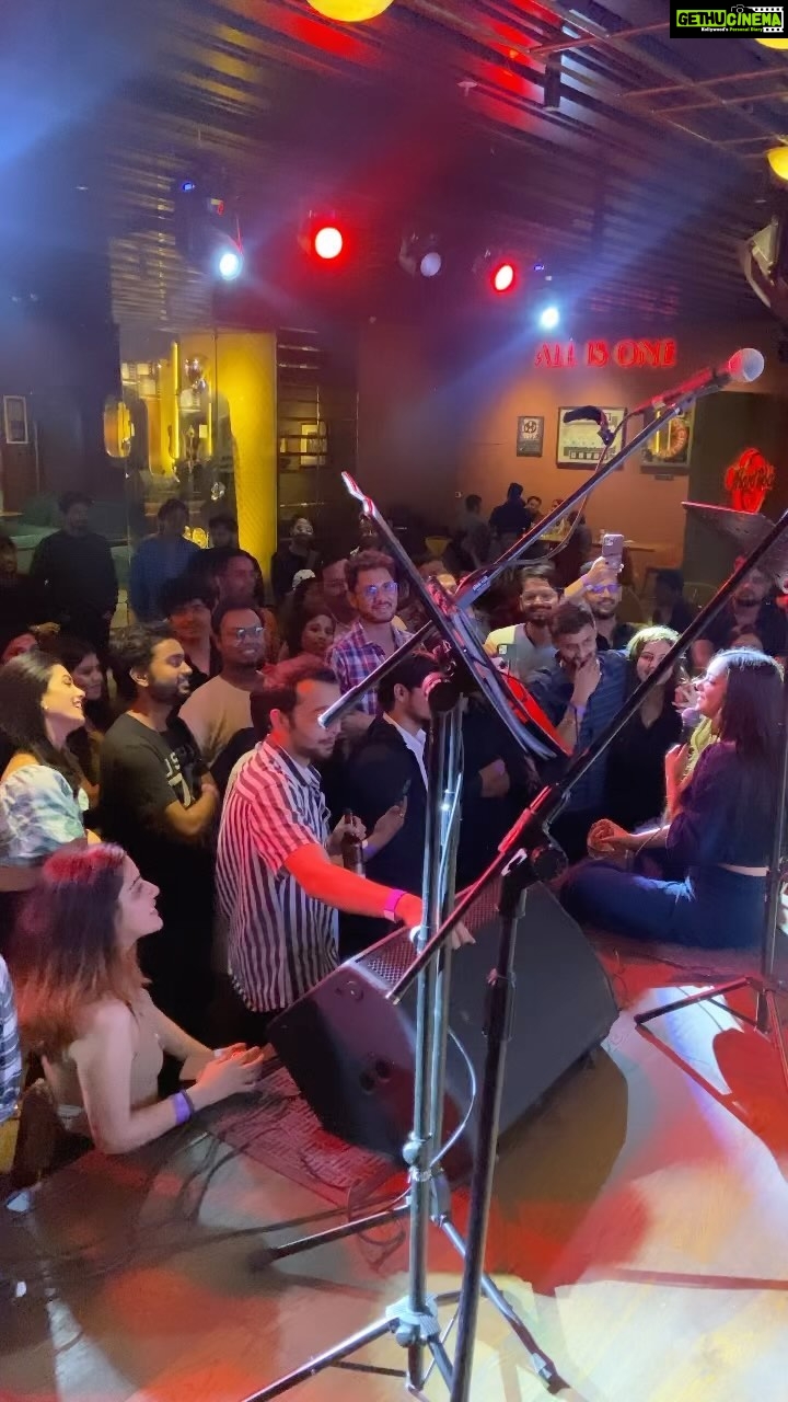 Shraddha Sharma Instagram - Real magic happens during the end of the show when people who are really there for your music are left and this happens. Thank you everyone who showed up in Bengaluru. Thank you @hardrockcafewhitefield for this beautiful evening. Beautiful guitars by- @saroshtariqofficial Video credits(dude specially called and asked for them)- @shaddy_drumming