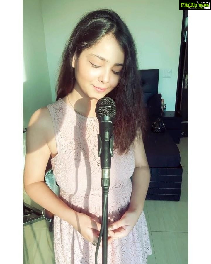 Shraddha Sharma Instagram - Here are my two cents on ‘Chaleya’❤️ Music- @sarthakmusicc