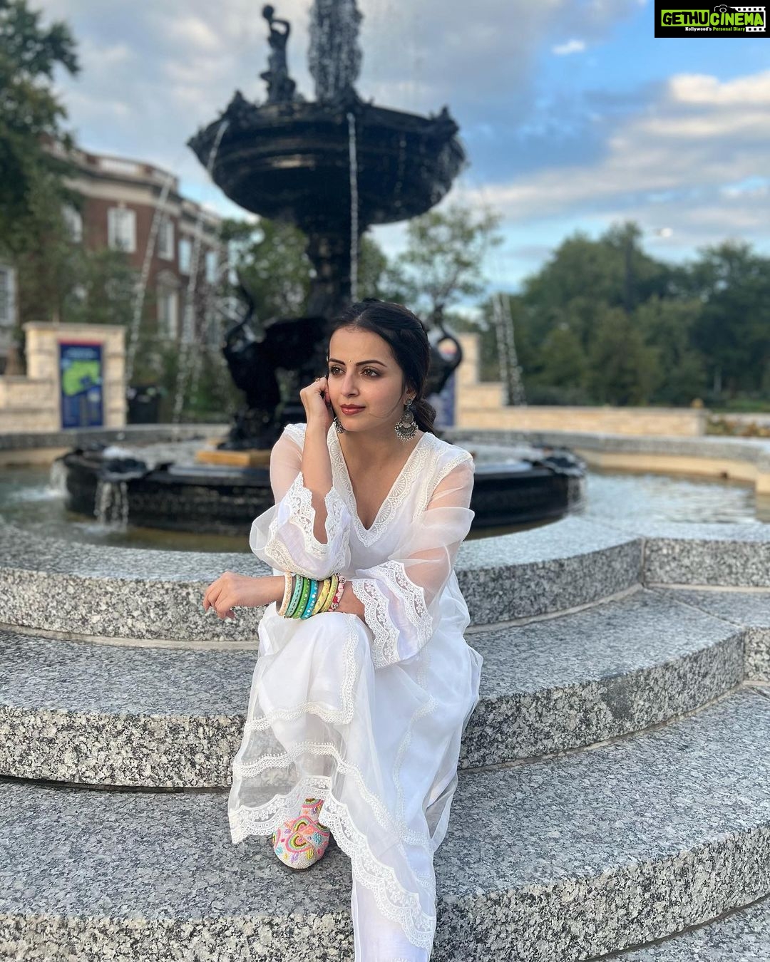 Shrenu Parikh Instagram - Peace out! It’s a long weekend anyway! 🕊️ . Outfit @aachho PR @dinky_nirh