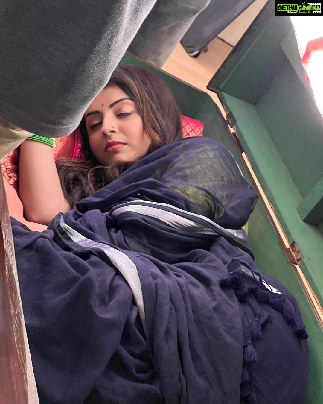 Shrenu Parikh Instagram - Me casually chilling in a sandook! . Oh wait who woke me up 🌚