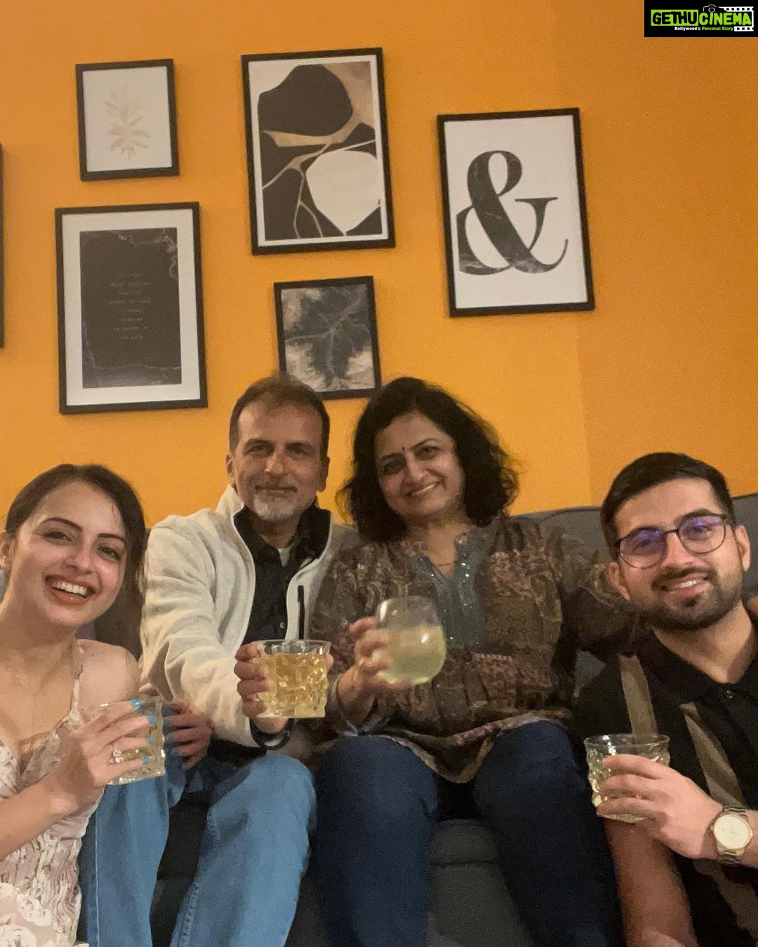 Shrenu Parikh Instagram - Birthday bwoy aka dad! . Birthday photo dump!😍 . @shubhamparikhh ke sheher mein! . @smitaparikh08 @parikh4450 Aba Restaurant