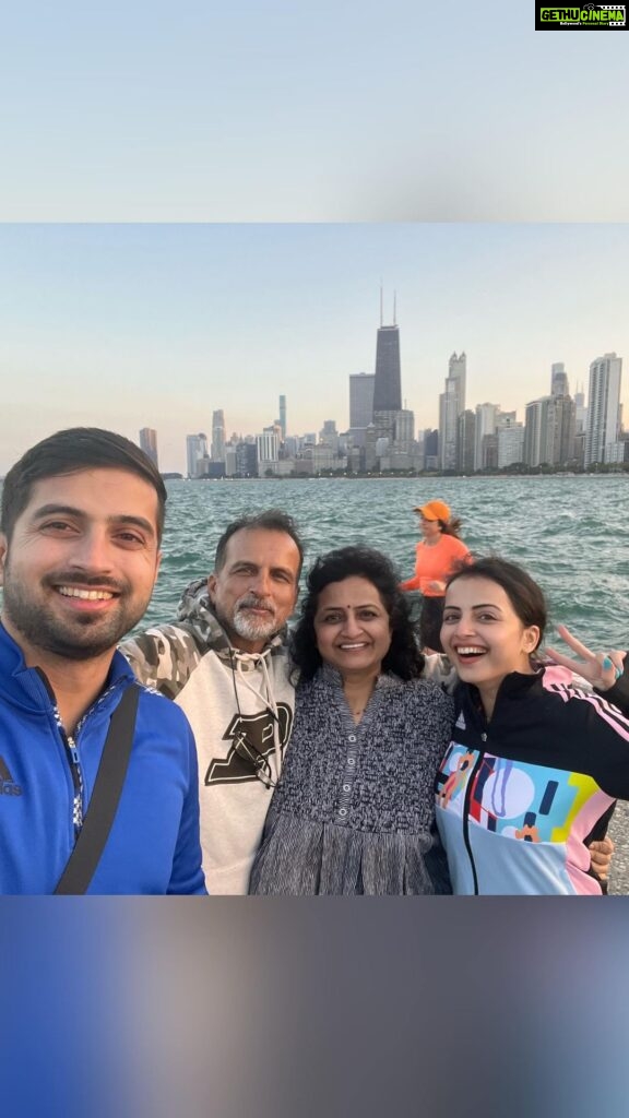Shrenu Parikh Instagram - Personal drone ke saath Chicago lakeside ki ser karaate hue weekend ka vaar guzara! @shubhamparikhh @smitaparikh08 @parikh4450