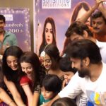Shrenu Parikh Instagram - About last night . Congratulations to the entire team of Maitre for completing 200 episodes . Feeling Fortunate to be part of this great team 🧿🎂👏🏻❤️✨ @sunshineproductionsofficia @sudhirpix sir @zeetv @shrenuparikhofficial @chaudharybhaweeka @khalid_akhtar14 sir #maitree #200episodes #celebration #onset ❤️✨