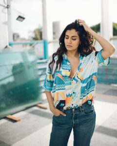 Shreya Dhanwanthary Instagram - Mise en scène by @bharat_rawail @ankitamanwanimakeupandhair @jinalvakilshah @viariaccessories