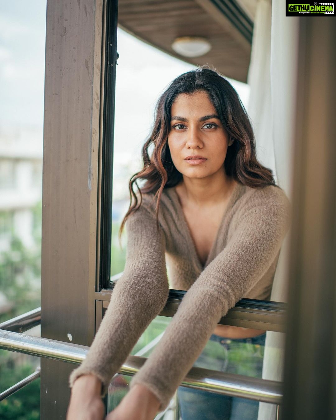 Shreya Dhanwanthary Instagram - A Beige Day by @bharat_rawail @ankitamanwanimakeupandhair @jinalvakilshah