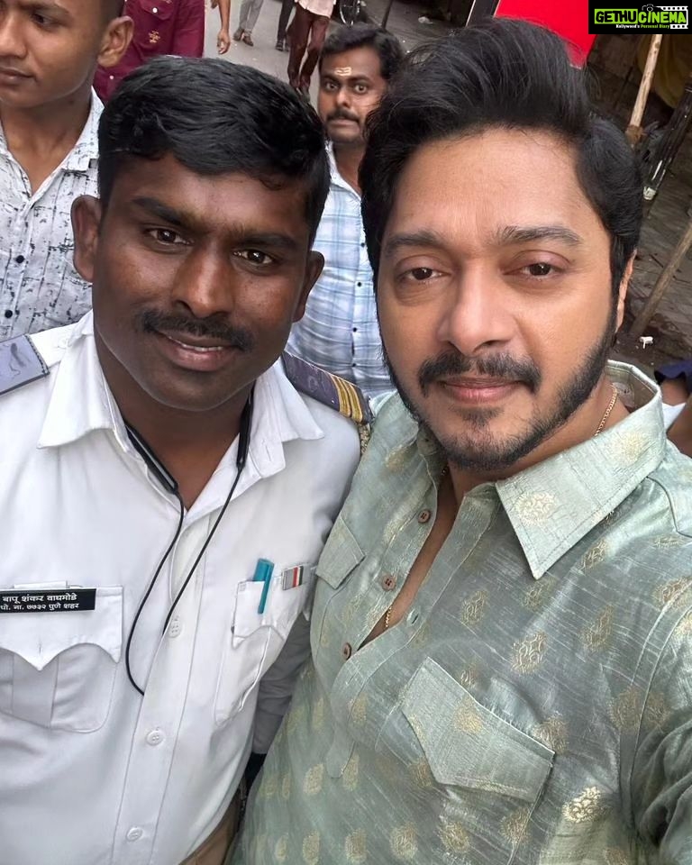 Shreyas Talpade Instagram - God meets us in mysterious ways, today he met me in the form of @waghmodebapu We were lost on our way to reach Dagdu Sheth Halwai Ganpati Bappa and in comes Bappu Waghmode & explains the route…He still finds us lost and so guides us on his bike the entire way from one end to the other making sure we reach the pandal on time… thank you saheb. One more incident to reiterate the fact that the lord is all around us…We need to recognize him….he meets us, helps us, guides us, talks to us…we just need to make sure we know it’s him. Treat everyone with utmost respect because you never know which one is God himself Ganpati Bappa Morya 🙏