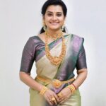 Shruthi Raj Instagram - 𝐒𝐓𝐀𝐘 𝐆𝐎𝐋𝐃𝐄𝐍🧡🧡🧡 WEARING @thangamayiljewellery
