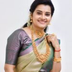 Shruthi Raj Instagram - 𝐒𝐓𝐀𝐘 𝐆𝐎𝐋𝐃𝐄𝐍🧡🧡🧡 WEARING @thangamayiljewellery
