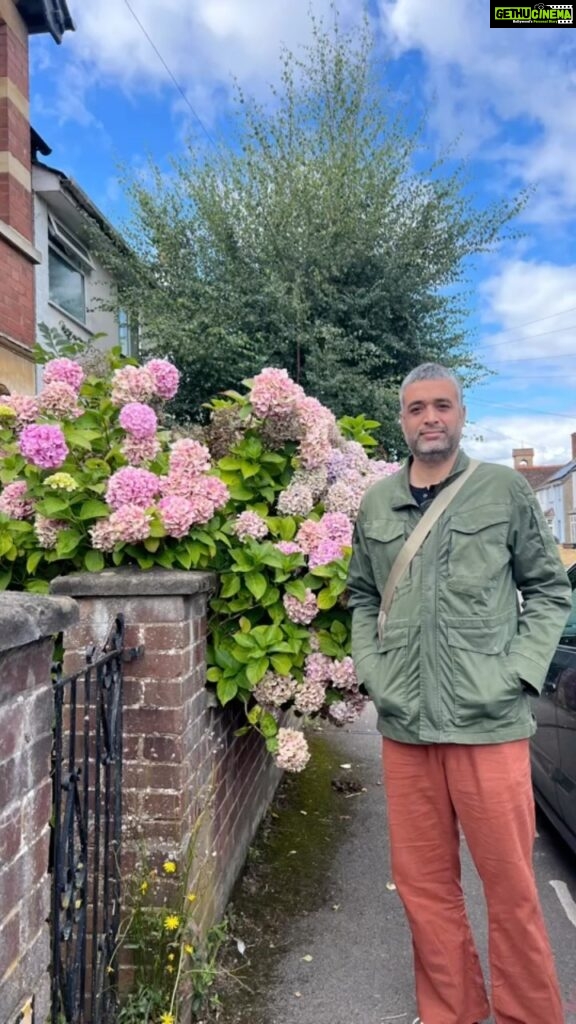 Shruti Seth Instagram - Of flowers and rainbows The Oxford experience is definitely a good one for you @dontpanic79 #vacay #holiday #travel #theoxfordexperience #shruphotodiary Oxford, Oxfordshire