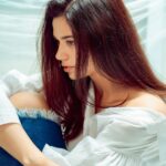 Shruti Sharma Instagram - Seeking for that one look that can understand the unspoken truths and lies. That look which can connect in a blink of eye. A look where I won’t need words. Look !! Clicked by @mr._mk_photographer Styled by @sonamm1990 Hair & Makeup @papinderkaur_makeupartist #white #lookoftheday
