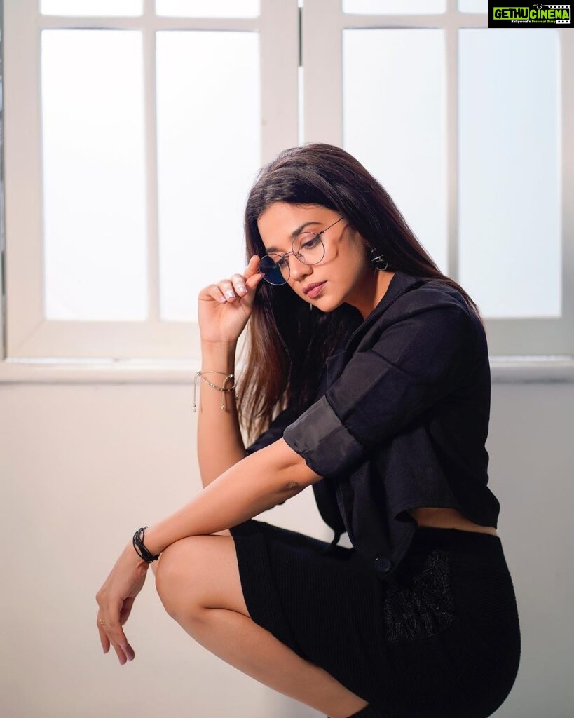 Actress Shruti Sharma HD Instagram Photos and Wallpapers September 2023 ...